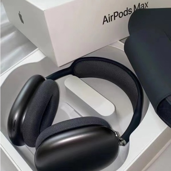 AirPods Max with Smart Case Space Gray (Send Offers) - Picture 3 of 8